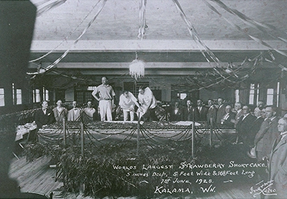 1928 – World’s largest Strawberry Shortcake 1928 World's largest Strawberry Shortcake