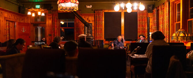 McMenamins Kalama Harbor Lodge Lounge